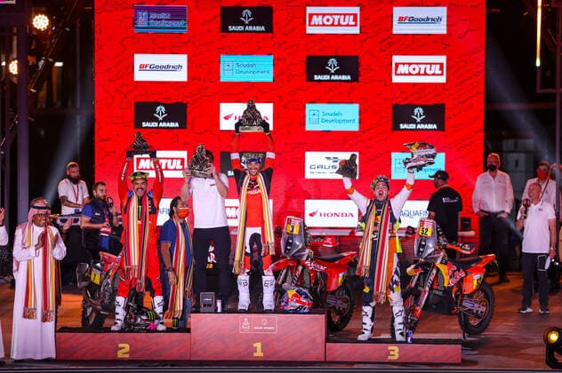 Sunderland Sam (aus), GasGas Factory Racing, KTM 450 Rally Factory Replica, Moto, W2RC, portrait, podium with Quintanilla Pablo (chl), Monster Energy Honda Team 2022, Honda CRF 450 Rally, Moto,Motul and Walkner Matthias (aut), Red Bull KTM Factory Racing, KTM 450 Rally Factory Replica, Moto, W2RC during the Podium Finish of the Dakar Rally 2022, on January 14th 2022 in Jeddah, Saudi Arabia - AUTO - DAKAR 2022 - PODIUM FINISH DPPI Panoramic JDR55338