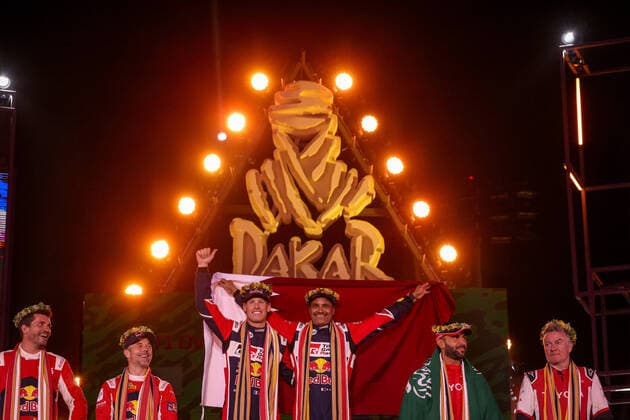 Sport Themen der Woche KW02 Sport Bilder des Tages 211 Loeb Sebastien (fra), Lurquin Fabian (bel), Bahrain Raid Xtreme, BRX Prodrive Hunter T1+, Auto FIA T1 T2, W2RC, portrait, podium during the Podium Finish of the Dakar Rally 2022, on January 14th 2022 in Jeddah, Saudi Arabia - AUTO - DAKAR 2022 - PODIUM FINISH DPPI Panoramic  20220114_FGOO1611