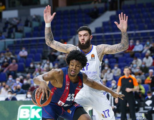14th January 2022; Wizink Center; Madrid, Spain; Turkish Airlines Euroleague Basketball , Real Madrid versus Bitci Baskonia; Steven Enoch (Baskonia) and Vincent Poirier (Real Madrid Baloncesto)  ActionPlus12356156 AgenciaLOF