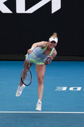 ADELAIDE, AUSTRALIA - JANUARY 15: Alison Riske of United States serves the ball during the WTA, Tennis Damen finals singles match between Alison Riske of United States and Madison Keys of United States on day seven of the Adelaide International tennis tournament 2 at Memorial Drive on January 15, 2022 in Adelaide, Australia. (Photo by Peter Mundy Speed Media Icon Sportswire) TENNIS: JAN 15 Adelaide International Icon2201150012