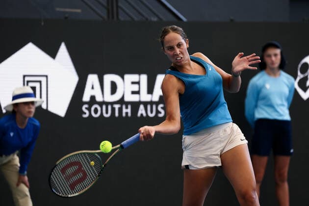 ADELAIDE, AUSTRALIA - JANUARY 15: Madison Keys of United States plays a forehand during the WTA, Tennis Damen finals singles match between Alison Riske of United States and Madison Keys of United States on day seven of the Adelaide International tennis tournament 2 at Memorial Drive on January 15, 2022 in Adelaide, Australia. (Photo by Peter Mundy Speed Media Icon Sportswire) TENNIS: JAN 15 Adelaide International Icon2201150050