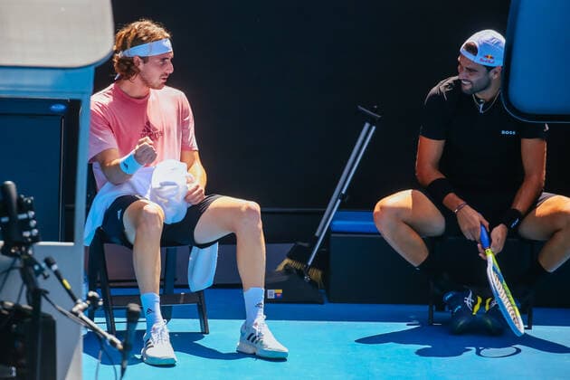 January 15, 2022: Stefanos Tsitsipas practices ahead of the 2022 Australian Open at Melbourne Park on January 15, 2022 in Melbourne, Australia. - ZUMAp121 20220115_zsp_p121_008 Copyright: xChrisxPutnamx