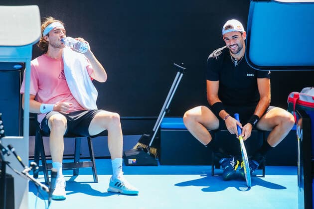 January 15, 2022: Stefanos Tsitsipas practices ahead of the 2022 Australian Open at Melbourne Park on January 15, 2022 in Melbourne, Australia. - ZUMAp121 20220115_zsp_p121_010 Copyright: xChrisxPutnamx