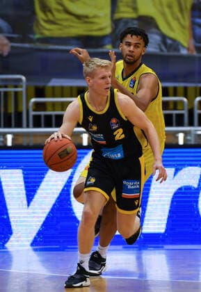GER, Basketball,easy Credit-BBL, EWE Baskets Oldenburg vs MHP RIESEN Ludwigsburg 15.01.2022, EWE Arena, Oldenburg, GER, easy Credit-BBL, EWE Baskets Oldenburg vs MHP RIESEN Ludwigsburg , im Bild Jacob PATRICK ( MHP Riesen Ludwigsburg 2 ) Norris AGBAKOKO ( EWE Baskets Oldenburg 17 )