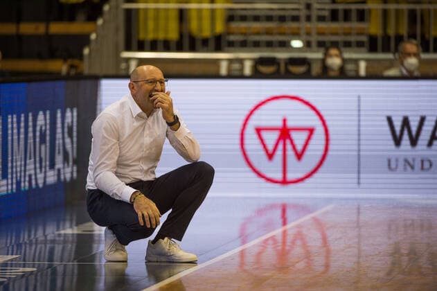 GER, Basketball,easy Credit-BBL, EWE Baskets Oldenburg vs MHP RIESEN Ludwigsburg 15.01.2022, EWE Arena, Oldenburg, GER, easy Credit-BBL, EWE Baskets Oldenburg vs MHP RIESEN Ludwigsburg , im Bild Mladen DRIJENCIC ( EWE Baskets Oldenburg Head-Coach Trainer )