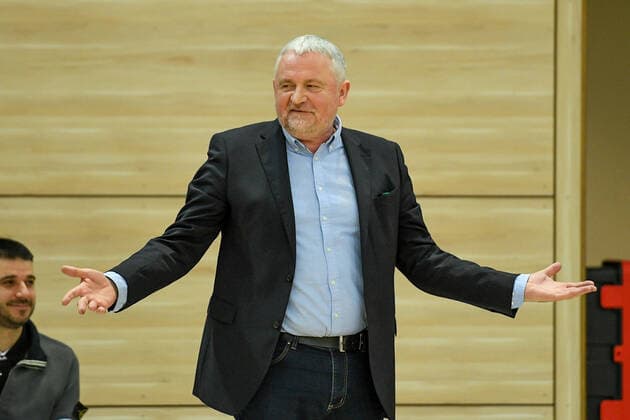 Basketball, DBBL, 1. BL, Damen, Gisa Lions SV Halle - Herner TC Halle, Deutschland 15. Januar 2022: 1.BBL - Damen - 2021 2022 - Gisa Lions SV Halle vs. Herne Trainer Piotrowski Marek (Herne) gestikuliert am Spielfeld. SWH.arena Sachsen Anhalt Copyright: xFotostandx xxBallaschx