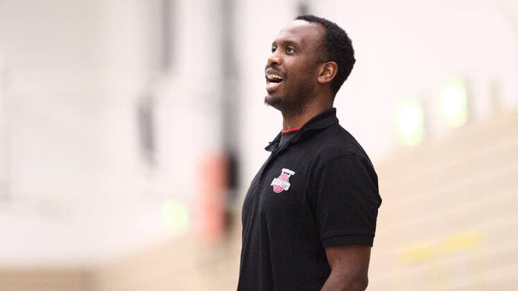 Basketball, 1. Regionalliga Nord, 16. Spieltag, TSG Bergedorf Stargazers - Rot-Weiss Cuxhaven Baskets (76:63), Cuxhaven-Coach Aaron Cook. Neuallermöhe Hamburg
