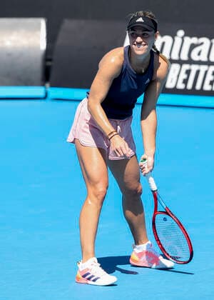 Angelique Kerber (GER) waehrend einer Trainingseinheit, Training, Trainer, coach Tennis - Australian Open 2022 - Grand Slam - Melbourne Park - Melbourne - Victoria - Australia - 16 January 2022. Copyright: xJuergenxHasenkopfx