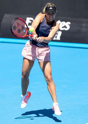 Angelique Kerber (GER) waehrend einer Trainingseinheit, Training, Trainer, coach Tennis - Australian Open 2022 - Grand Slam - Melbourne Park - Melbourne - Victoria - Australia - 16 January 2022. Copyright: xJuergenxHasenkopfx