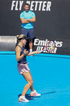 Freund Franco Bianco beobachtet Angelique Kerber (GER) waehrend einer Trainingseinheit, Training, Trainer, coach Copyright: xJuergenxHasenkopfx