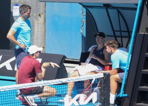 Links Freund Franco Bianco mit Angelique Kerber und Team waehrend einer Trainingseinheit, Training, Copyright: xJuergenxHasenkopfx