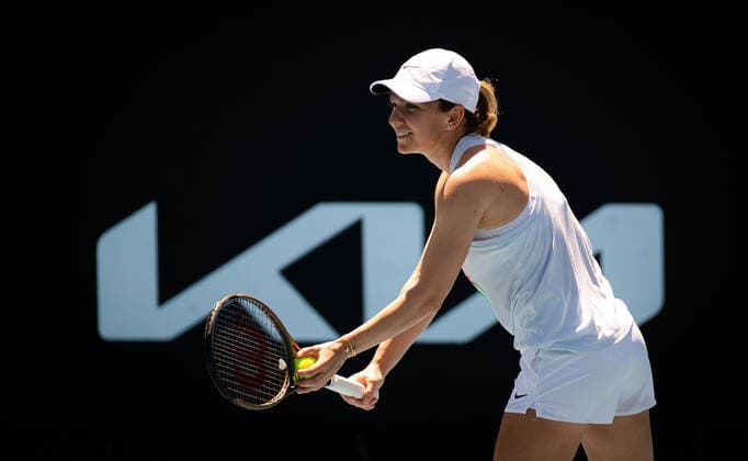 January 16, 2022, MELBOURNE, AUSTRALIA: Simona Halep of Romania during practice ahead of the 2022 Australian Open Grand Slam tennis tournament MELBOURNE AUSTRALIA - ZUMAa181 20220116_zaa_a181_109 Copyright: xRobxPrangex
