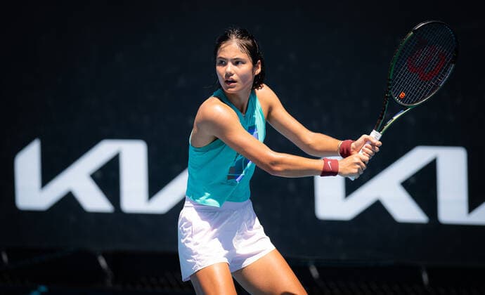 January 16, 2022, MELBOURNE, AUSTRALIA: Emma Raducanu of Great Britain during practice ahead of the 2022 Australian Open Grand Slam tennis tournament MELBOURNE AUSTRALIA - ZUMAa181 20220116_zaa_a181_125 Copyright: xRobxPrangex