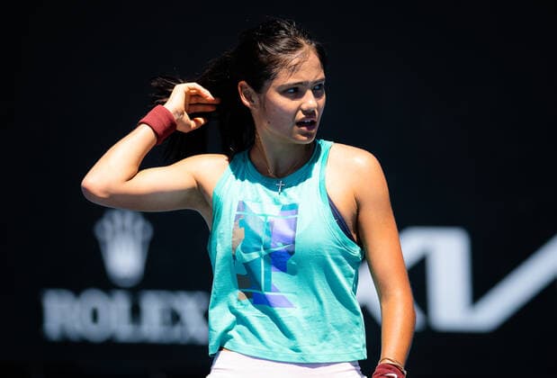 January 16, 2022, MELBOURNE, AUSTRALIA: Emma Raducanu of Great Britain during practice ahead of the 2022 Australian Open Grand Slam tennis tournament MELBOURNE AUSTRALIA - ZUMAa181 20220116_zaa_a181_130 Copyright: xRobxPrangex