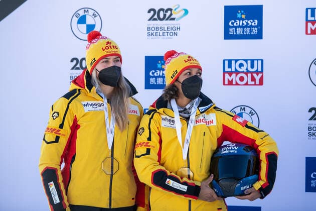 Mariama Jamanka, Kira Lipperheide (Deutschland) auf dem Podium der Europameisterschaft, CH, IBSF Weltcup und Europameisterschaft, St. Moritz Zweierbob Damen, 16.01.2022, Saison 2021 2022 CH, IBSF Weltcup und Europameisterschaft, St. Moritz Zweierbob Damen, 16.01.2022, Saison 2021 2022 Copyright: xEibner Memmlerx EP_MMR