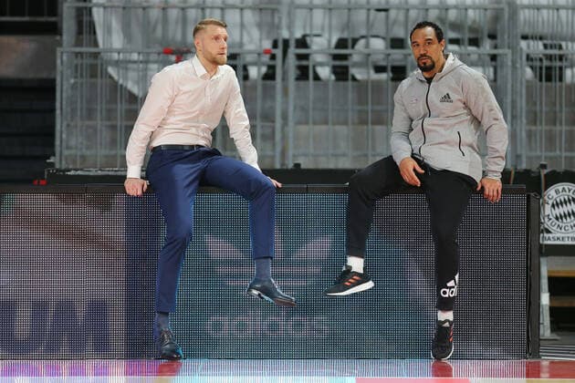 Tuomas Iisalo (Telekom Baskets Bonn, Chef-Trainer) im Gespraech mit Demond Greene (Bayern Basketball, Co-Trainer) GER, FC Bayern Basketball vs. Telekom Baskets Bonnl, 1. Bundesliga, Saison 2021 2022, 16.01.2022, GER, FC Bayern Basketball vs. Telekom Baskets Bonnl, 1. Bundesliga, Saison 2021 2022, 16.01.2022, Muenchen Copyright: xEIBNER MarcelxEngelbrechtx EP_EER