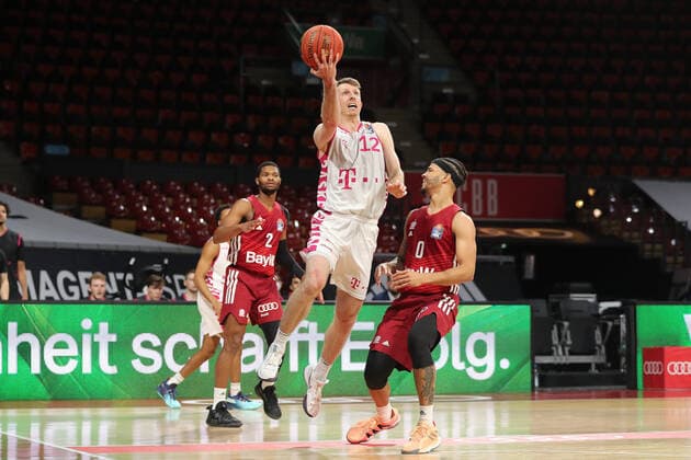Skyler Bowlin (Telekom Baskets Bonn, 12) punktet GER, FC Bayern Basketball vs. Telekom Baskets Bonn, 1. Bundesliga, Saison 2021 2022, 16.01.2022, GER, FC Bayern Basketball vs. Telekom Baskets Bonnl, 1. Bundesliga, Saison 2021 2022, 16.01.2022, Muenchen Copyright: xMarcelxEngelbrechtx Eibner-Pressefotox EP_met