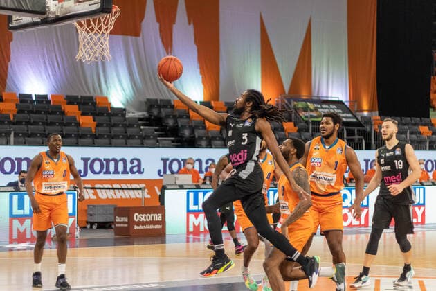 Marcus THORNTON (Medi Bayreuth, 3) Semaj CHRISTON (Ratiopharm Ulm, 0) Cristiano FELICIO (Ratiopharm Ulm, 1) Martynas SAJUS (Medi Bayreuth, 19) Ratiopharm Ulm vs. Medi Bayreuth, Basketball, Basketball Bundesliga, 17. Spieltag, 2021 2022, 16.01.2021, Ratiopharm Ulm vs. Medi Bayreuth, Basketball, Basketball Bundesliga, 17. Spieltag, 2021 2022, 16.01.2021 Neu- Ulm Copyright: xEibner-Pressefotox EP_FMR