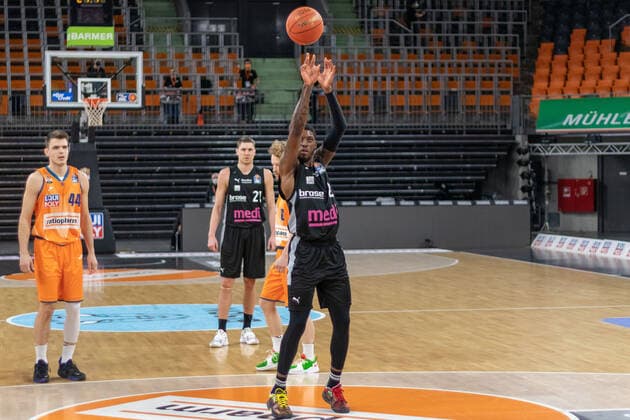 Sacar ANIM (Medi Bayreuth, 2) Fedor ZUGIC (Ratiopharm Ulm, 44), Ratiopharm Ulm vs. Medi Bayreuth, Basketball, Basketball Bundesliga, 17. Spieltag, 2021 2022, 16.01.2021, Ratiopharm Ulm vs. Medi Bayreuth, Basketball, Basketball Bundesliga, 17. Spieltag, 2021 2022, 16.01.2021 Neu- Ulm Copyright: xEibner-Pressefotox EP_FMR