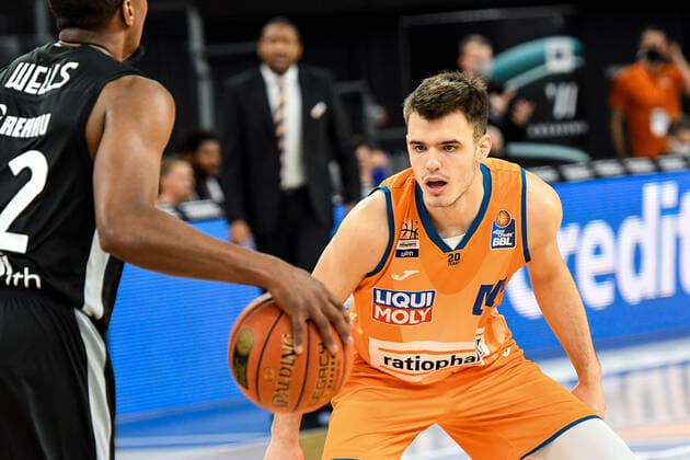 GER, BBL, ratiopharm ulm vs medi Bayreuth 16.01.2022, ratiopharm arena, Neu-Ulm, GER, BBL, ratiopharm ulm vs medi Bayreuth, im Bild Fedor Zugic (Ulm, 44)