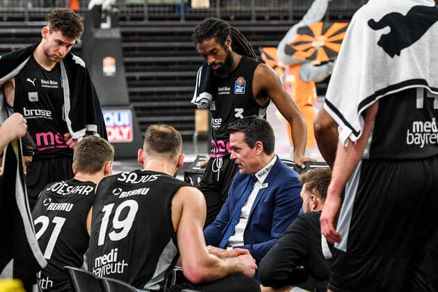 GER, BBL, ratiopharm ulm vs medi Bayreuth 16.01.2022, ratiopharm arena, Neu-Ulm, GER, BBL, ratiopharm ulm vs medi Bayreuth, im Bild Raoul Korner (Bayreuth), Auszeit