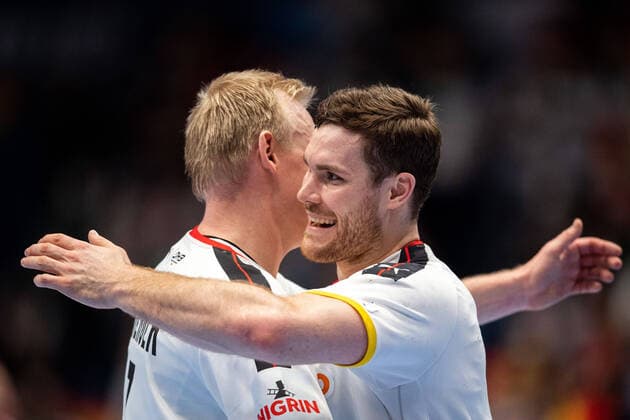 Sport Bilder des Tages 220116 Patrick Wiencek and Johannes Golla of Germany celebrate after the 2022 EHF European Handball Championship match between Germany and Austria on January 16, 2022 in Bratislava. Photo: Petter Arvidson BILDBYRAN kod PA PA0370 bbeng ehf euro 2022 em 2022 european men?s handball championship 2022 handball handboll handbolls-em 2022 handball handball-em 2022 germany austria tyskland österrike Jubel Copyright: PETTERxARVIDSON BB220116PA072