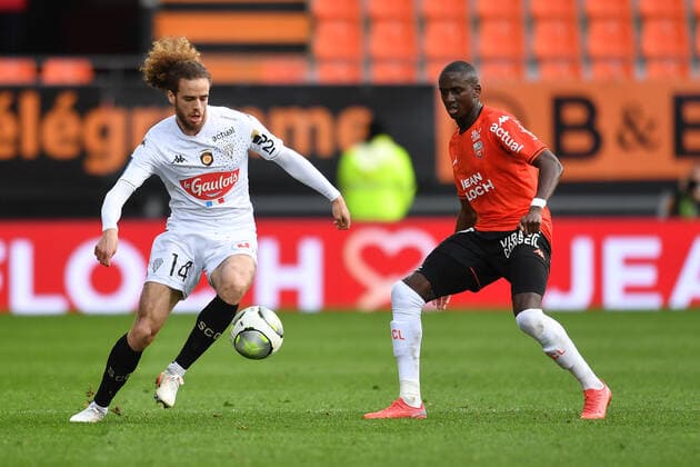 Billal BRAHIMI (Angers) - Mendes Houboulang (FC Lorient) FOOTBALL : Lorient vs Angers - Ligue 1 - 16 01 2022 Pano92 Panoramic 