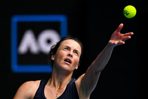 TENNIS AUSTRALIAN OPEN, Tatjana Maria of Germany in action during her first Round Women s singles match match against Maria Sakkari of Greece on Day 1 of the Australian Open, at Melbourne Park, in Melbourne, Monday, January 17, 2022. ( NO ARCHIVING, EDITORIAL USE ONLY, NO USE IN BOOKS WITHOUT CONSENT MELBOURNE VIC AUSTRALIA  Copyright: xDAVExHUNTx 20220117001614094533