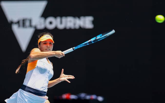 (220117) -- MELBOURNE, Jan. 17, 2022 -- Camila Osorio of Colombia competes during the women s singles first round match against Naomi Osaka of Japan at Australian Open 2022 in Melbourne, Australia on Jan. 17, 2022. ) (SP)AUSTRALIA-MELBOURNE-TENNIS-AUSTRALIAN OPEN-WOMEN S SINGLES BaixXuefei 