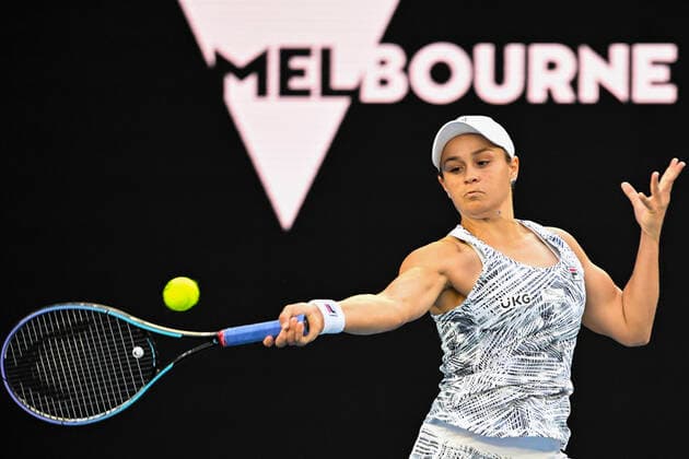 TENNIS AUSTRALIAN OPEN, Ashleigh Barty of Australia plays a shot during her first Round Women s singles match against Lesia Tsurenko of Ukraine on Day 1 of the Australian Open, at Melbourne Park, in Melbourne, Monday, January 17, 2022. ( NO ARCHIVING, EDITORIAL USE ONLY, NO USE IN BOOKS WITHOUT CONSENT MELBOURNE VIC AUSTRALIA  Copyright: xDAVExHUNTx 20220117001614159345