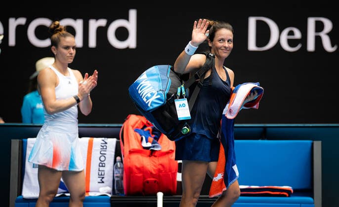 Sport Bilder des Tages January 17, 2022, MELBOURNE, AUSTRALIA: Tatjana Maria of Germany in action during the first round of the 2022 Australian Open Grand Slam tennis tournament against Maria Sakkari of Greece MELBOURNE AUSTRALIA - ZUMAa181 20220117_zaa_a181_085 Copyright: xRobxPrangex