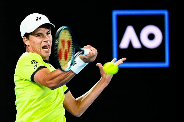 TENNIS AUSTRALIAN OPEN, Daniel Altmaier of Germany plays a shot during his first Round Men s singles match against Alexander Zverev of Germany on Day 1 of the Australian Open, at Melbourne Park, in Melbourne, Monday, January 17, 2022. ( NO ARCHIVING, EDITORIAL USE ONLY, NO USE IN BOOKS WITHOUT CONSENT MELBOURNE VIC AUSTRALIA  Copyright: xDAVExHUNTx 20220117001614196662