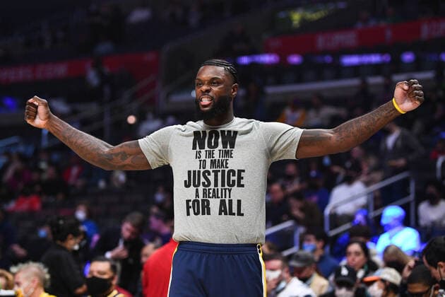 Bilder des Jahres 2022, Sport 01 Januar Sport Themen der Woche KW03 Sport Bilder des Tages LOS ANGELES, CA - JANUARY 17: Indiana Pacers Forward Lance Stephenson (6) lets out a roar before a NBA, Basketball Herren, USA game between the Indiana Pacers and the Los Angeles Clippers on January 17, 2022 at Crypto.com Arena in Los Angeles, CA. (Photo by Brian Rothmuller Icon Sportswire) NBA: JAN 17 Pacers at Clippers Icon220117007