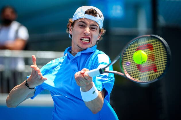 French Ugo Humbert ATP, Tennis Herren 31) pictured in action at a men s first round game between French Gasquet and Humbert at the Australian Open Grand Slam tennis tournament, Tuesday 18 January 2022 in Melbourne Park, Melbourne, Australia. The 2022 edition of the Australian Grand Slam takes place from January 17th to January 30th. PATRICKxHAMILTON  x3480428x