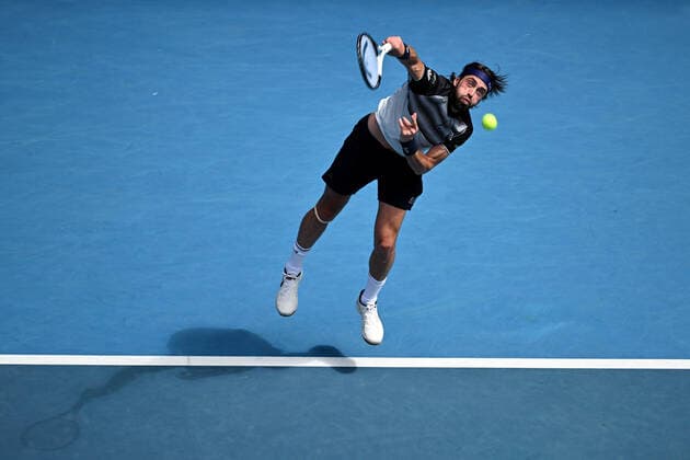 TENNIS AUSTRALIAN OPEN, Nikoloz Basilashvili of Georgia serves during the first round Men?s singles match against Andy Murray of Great Britain on Day 2 of the Australian Open, at Melbourne Park, in Melbourne, Tuesday, January 18, 2022. ( NO ARCHIVING, EDITORIAL USE ONLY, NO USE IN BOOKS WITHOUT CONSENT MELBOURNE VIC AUSTRALIA  Copyright: xDAVExHUNTx 20220118001614390066
