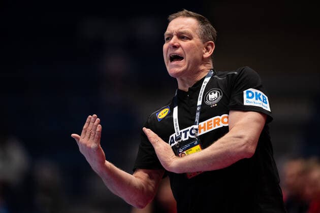220118 Alfred Gislason, head coach of Germany during the 2022 EHF European Handball Championship match between Poland and Germany on January 18, 2022 in Bratislava. Photo: Petter Arvidson BILDBYRAN kod PA PA0374 bbeng ehf euro 2022 em 2022 european men?s handball championship 2022 handball handboll handbolls-em 2022 handball handball-em 2022poland germany polen tyskland Copyright: PETTERxARVIDSON BB220118PA022