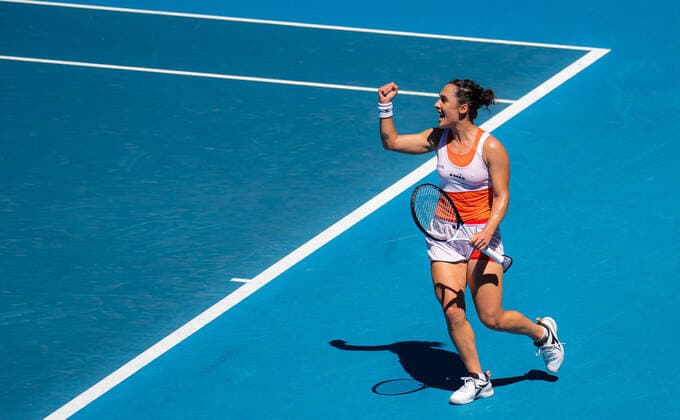 January 19, 2022, MELBOURNE, AUSTRALIA: Martina Trevisan of Italy in action during the second round of the 2022 Australian Open Grand Slam tennis tournament against Paula Badosa of Spain MELBOURNE AUSTRALIA - ZUMAa181 20220119_zaa_a181_048 Copyright: xRobxPrangex