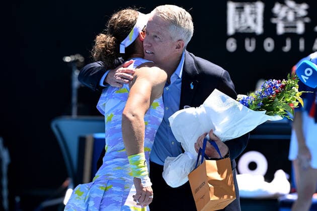 TENNIS AUSTRALIAN OPEN, Samantha Stosur of Australia (left) is embraced by Tennis Australia CEO Craig Tilley as she retires from singles tennis following her second round Women?s singles match against Anastasia Pavlyuchenkova of Russia on day 4 of the Australian Open at Melbourne Park in Melbourne, Thursday, January 20, 2022. ( NO ARCHIVING, EDITORIAL USE ONLY, NO USE IN BOOKS WITHOUT CONSENT MELBOURNE VICTORIA AUSTRALIA  Copyright: xDAVExHUNTx 20220120001615089402