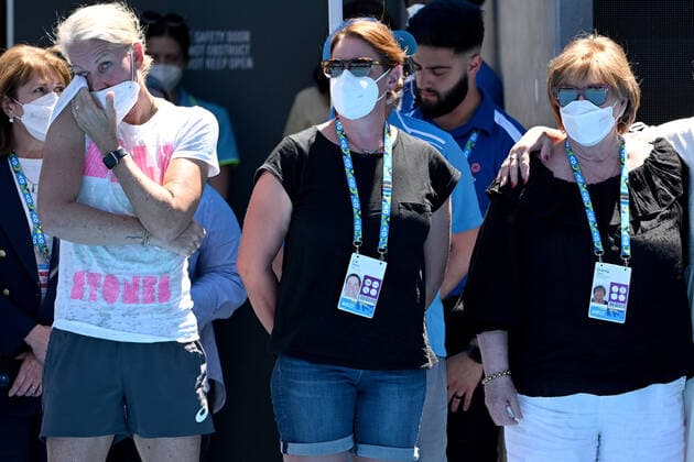 TENNIS AUSTRALIAN OPEN, (L-R) Samantha Stosur?s Coach Rennae Stubbs, Partner Liz Astling and mother Dianne Stosur watch on as she retires from singles tennis following her second round Women?s singles match against Anastasia Pavlyuchenkova of Russia on day 4 of the Australian Open at Melbourne Park in Melbourne, Thursday, January 20, 2022. ( NO ARCHIVING, EDITORIAL USE ONLY, NO USE IN BOOKS WITHOUT CONSENT MELBOURNE VICTORIA AUSTRALIA  Copyright: xDAVExHUNTx 20220120001615089770