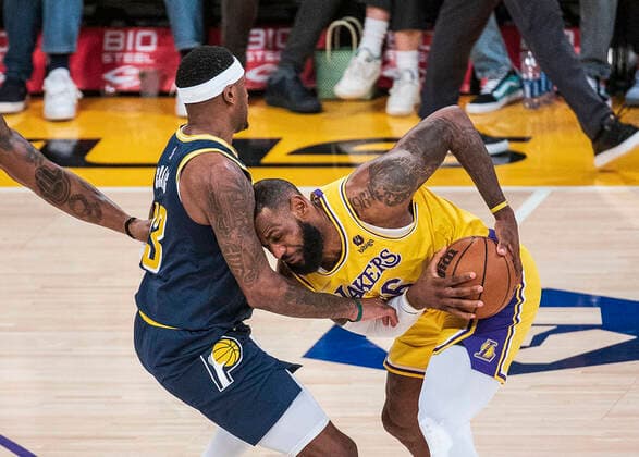 January 19, 2022, Los Angeles, California, USA: LeBron James 6 of the Los Angeles Lakers is defended by Torrey Craig 13 of the Indiana Pacers during their NBA, Basketball Herren, USA game on Wednesday January 19, 2022 at Crypto.com Arena in Los Angeles, California. PI Los Angeles USA - ZUMAp124 20220119_zaa_p124_004 Copyright: xJAVIERxROJASx