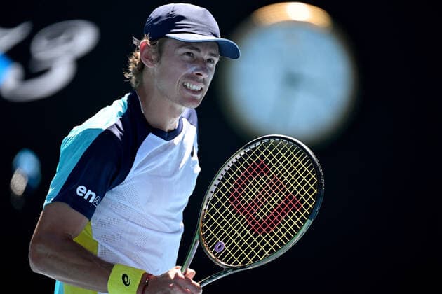 TENNIS AUSTRALIAN OPEN, Alex de Minaur of Australia reacts during his second round Men?s singles match against Kamil Majchrzak of Poland on day 4 of the Australian Open at Melbourne Park in Melbourne, Thursday, January 20, 2022. ( NO ARCHIVING, EDITORIAL USE ONLY, NO USE IN BOOKS WITHOUT CONSENT MELBOURNE VICTORIA AUSTRALIA  Copyright: xDEANxLEWINSx 20220120001615100178