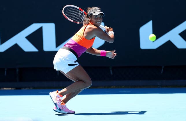 Mandatory Credit: Photo by Ella Ling Shutterstock (12765065cg) Heather Watson of Great Britain in action Australian Open, Day Four, Tennis, Melbourne Park, Melbourne, Australia - 20 Jan 2022 Australian Open, Day Four, Tennis, Melbourne Park, Melbourne, Australia - 20 Jan 2022 Copyright: xEllaxLing Shutterstockx 12765065cg