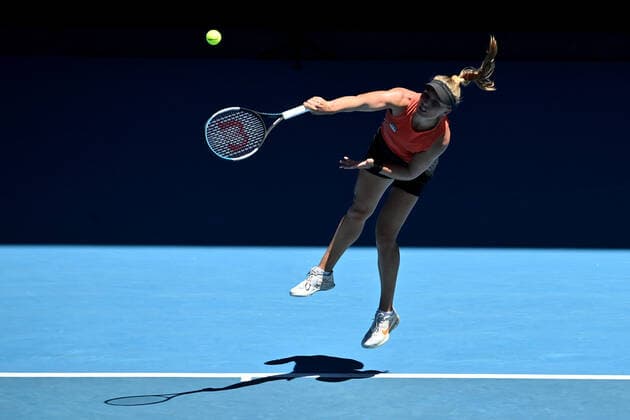 TENNIS AUSTRALIAN OPEN, Maddison Inglis of Australia serves during her second round Women?s singles match against Hailey Baptiste of the USA on day 4 of the Australian Open at Melbourne Park in Melbourne, Thursday, January 20, 2022. ( NO ARCHIVING, EDITORIAL USE ONLY, NO USE IN BOOKS WITHOUT CONSENT MELBOURNE VICTORIA AUSTRALIA  Copyright: xJOELxCARRETTx 20220120001615103999
