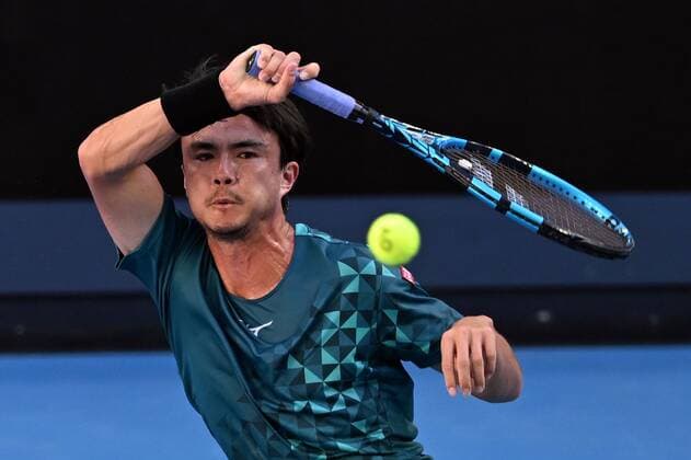Mandatory Credit: Photo by James Gourley Shutterstock (12765058fw) Taro Daniel during his second round match Australian Open, Day Four, Tennis, Melbourne Park, Melbourne, Australia - 20 Jan 2022 Australian Open, Day Four, Tennis, Melbourne Park, Melbourne, Australia - 20 Jan 2022  Copyright: xJamesxGourley Shutterstockx 12765058fw