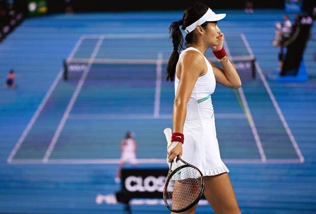 Mandatory Credit: Photo by James Gourley Shutterstock (12765058km) Emma Raducanu during her second round match Australian Open, Day Four, Tennis, Melbourne Park, Melbourne, Australia - 20 Jan 2022 Australian Open, Day Four, Tennis, Melbourne Park, Melbourne, Australia - 20 Jan 2022 Copyright: xJamesxGourley Shutterstockx 12765058km