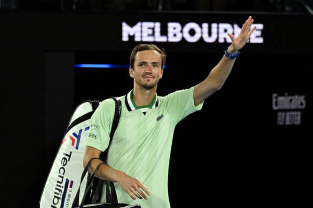TENNIS AUSTRALIAN OPEN, Daniil Medvedev of Russia gestures to the crowd after winning his second round Men?s singles match against Nick Kyrgios of Australia on day 4 of the Australian Open at Melbourne Park in Melbourne, Thursday, January 20, 2022. ( NO ARCHIVING, EDITORIAL USE ONLY, NO USE IN BOOKS WITHOUT CONSENT MELBOURNE VICTORIA AUSTRALIA  Copyright: xDEANxLEWINSx 20220120001615161594