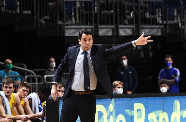 Basketball, Herren, Saison 2021 2022, Turkish Airlines EuroLeague (22. Spieltag), Alba Berlin - Real Madrid, Trainer Israel Gonzalez (Alba Berlin), 20.01. 2022, Copyright: xSebastianxRäppold MatthiasxKochx