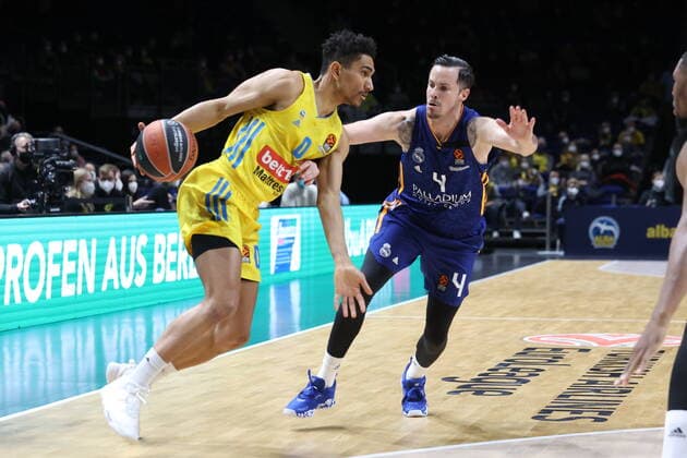 DEU, EuroLaegue, ALBA vs. Real Madrid, 20.01.2022, Mercedes-Benz-Arena, Berlin, DEU, EuroLaegue, ALBA vs. Real Madrid, im Bild Maodo Lo (ALBA Berlin 0), Thomas Heurtel (Real Madrid 4)