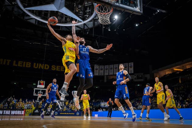 Basketball Berlin 20.01.2022 Saison 2021 2022 Euroleague Regular Season Alba Berlin - Real Madrid Oscar Da Silva (Alba Berlin, No.01) Alessandro Lever (Reggio Emilia, No.17)