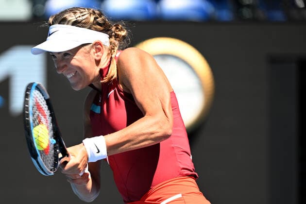 TENNIS AUSTRALIAN OPEN, Victoria Azarenka of Belarus during her 3rd round match against Elina Svitolina of Ukraine on Day 5 of the Australian Open, at Melbourne Park, in Melbourne, Friday, January 21, 2022. ( NO ARCHIVING, EDITORIAL USE ONLY, NO USE IN BOOKS WITHOUT CONSENT MELBOURNE VIC AUSTRALIA  Copyright: xDEANxLEWINSx 20220121001615365465